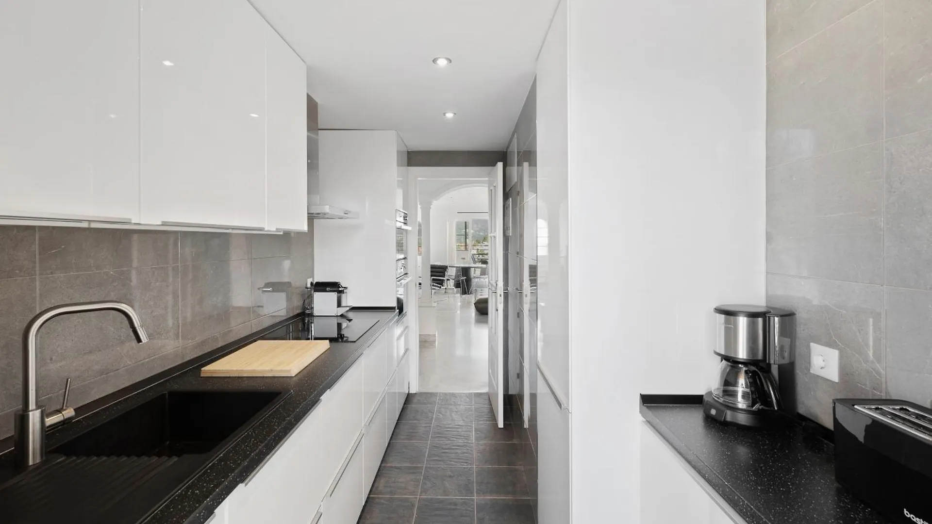 Unmatched Location, Breathtaking Views, Garage Apartment Marbella 0*,